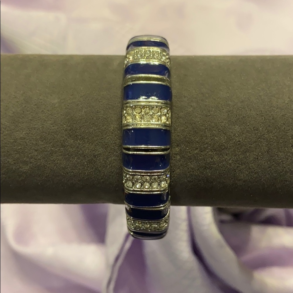 Blue stretchy bracelet